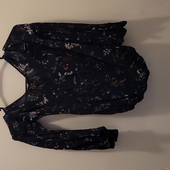 🌟🥂Shoulder cutouts Long chiffon sleeves floral shirt - Picture 4 of 12